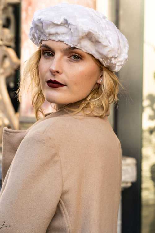 Béret Amandine en fausse fourrure blanche