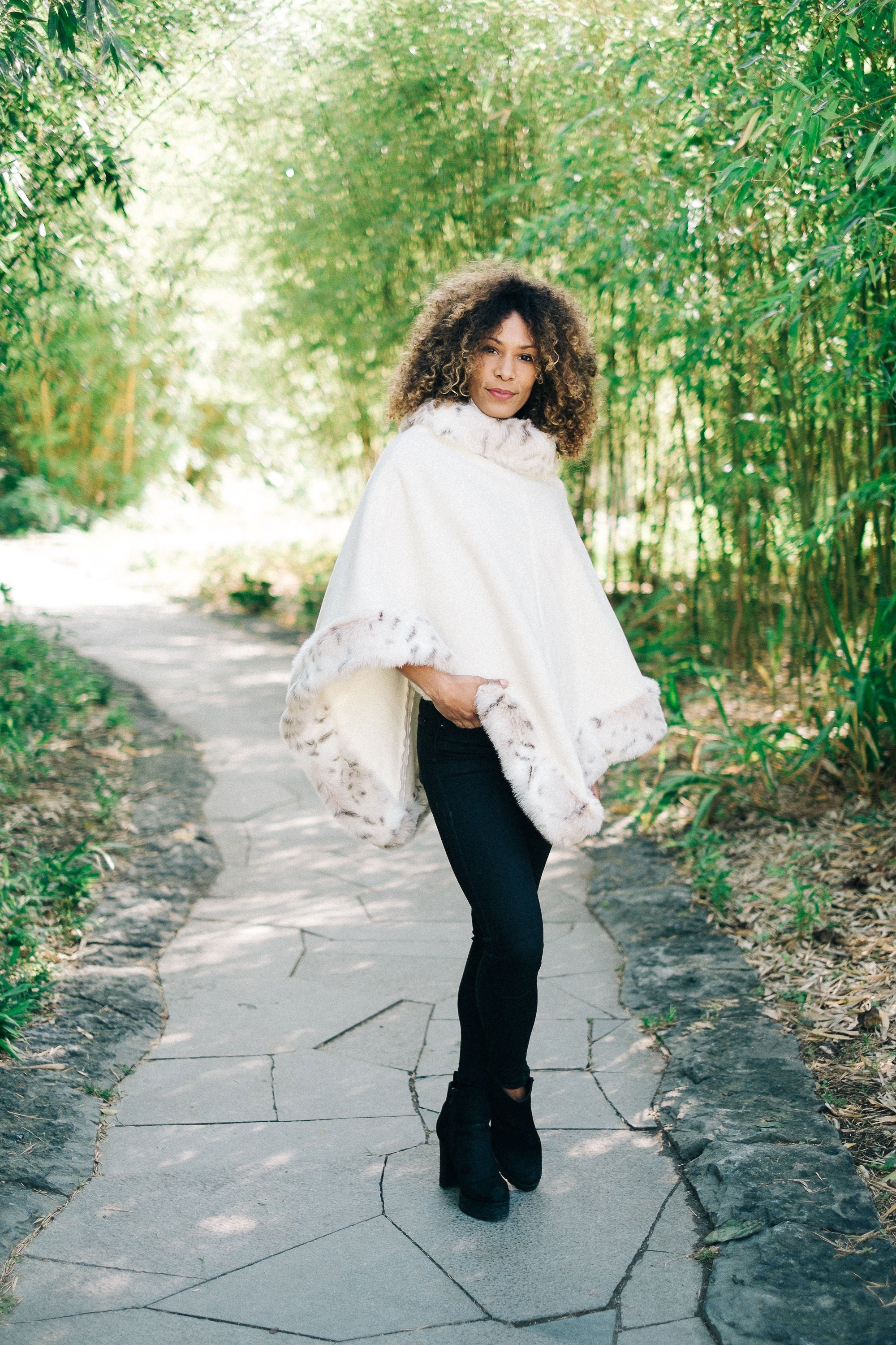 Poncho Katja en fausse fourrure de haute qualité