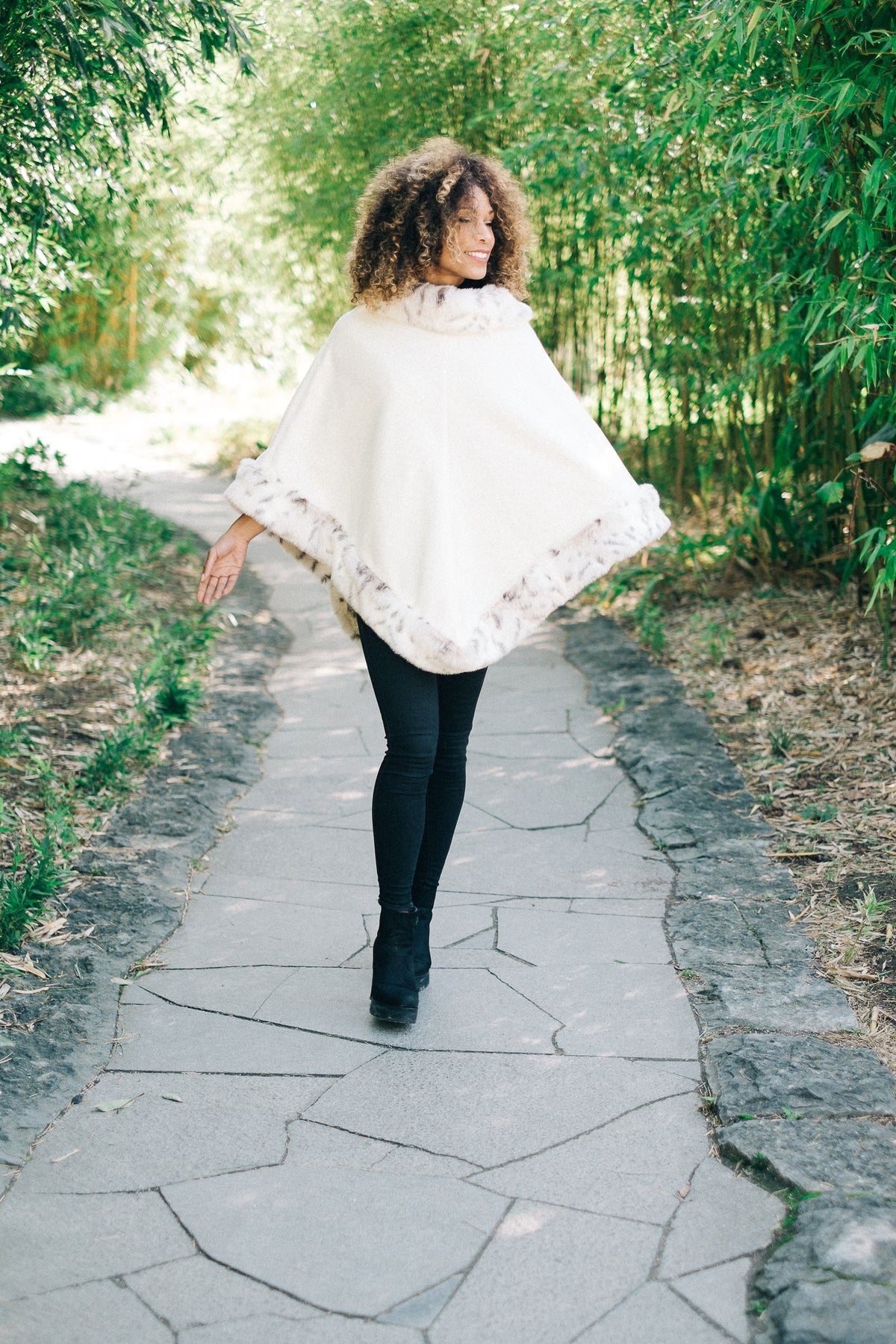 Poncho Katja en fausse fourrure de haute qualité