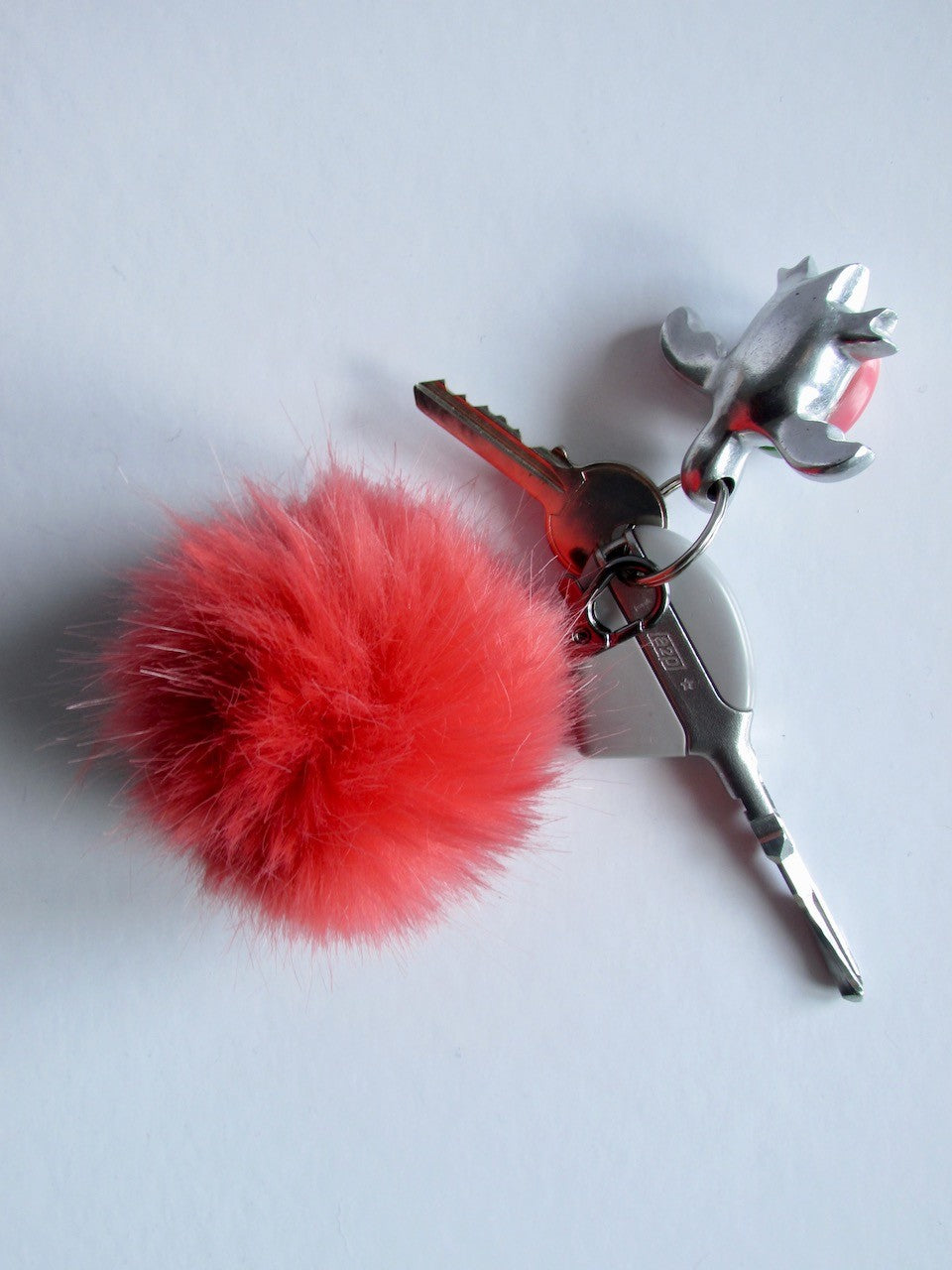 Porte-clé pompon Camille en fausse fourrure de haute qualité