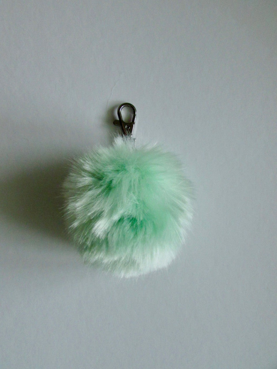 Porte-clé pompon Victoire en fausse fourrure de luxe