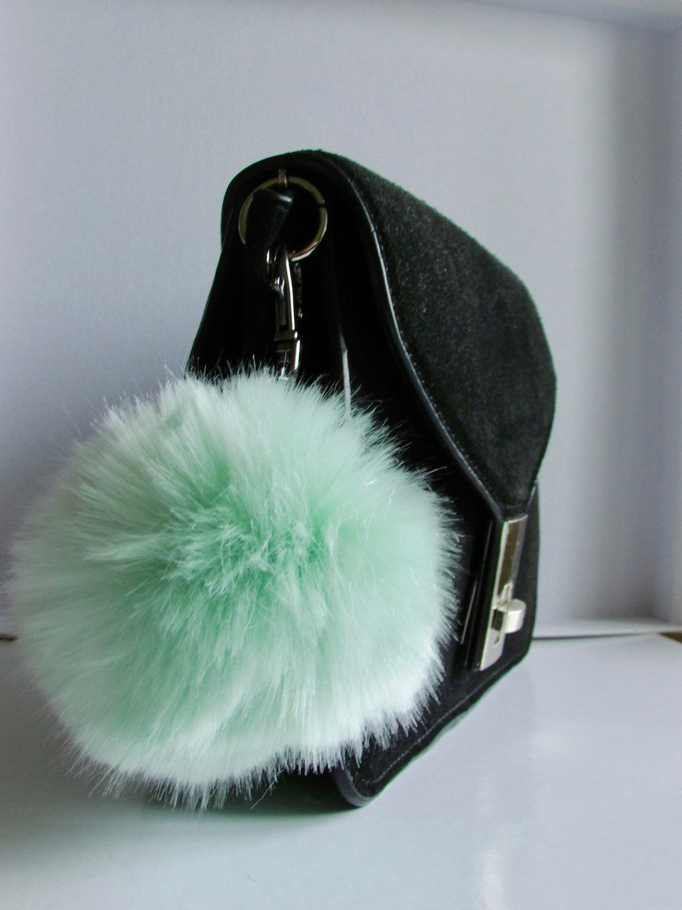 Porte-clé pompon Victoire en fausse fourrure de luxe