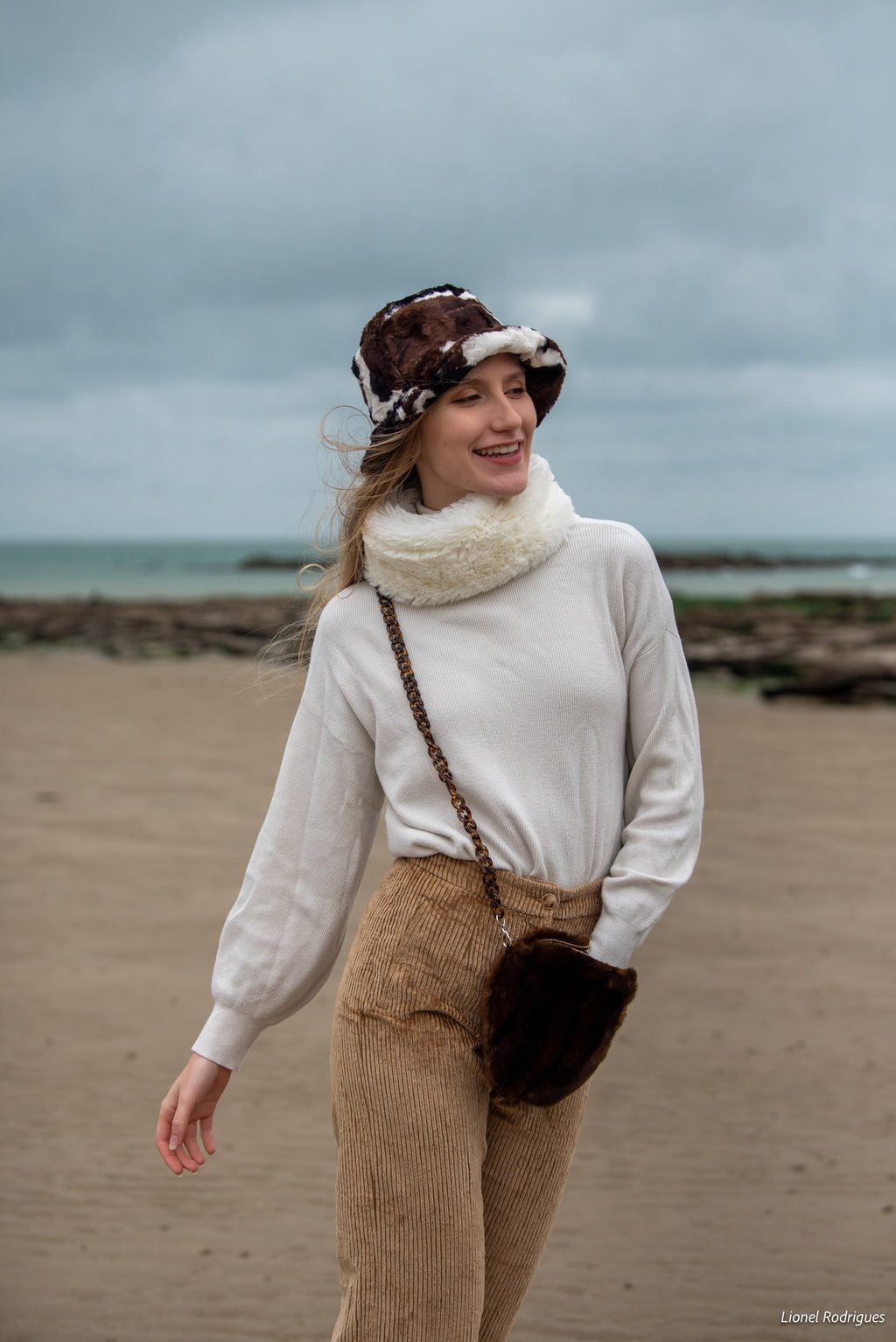 Sac rond Clara en fausse fourrure