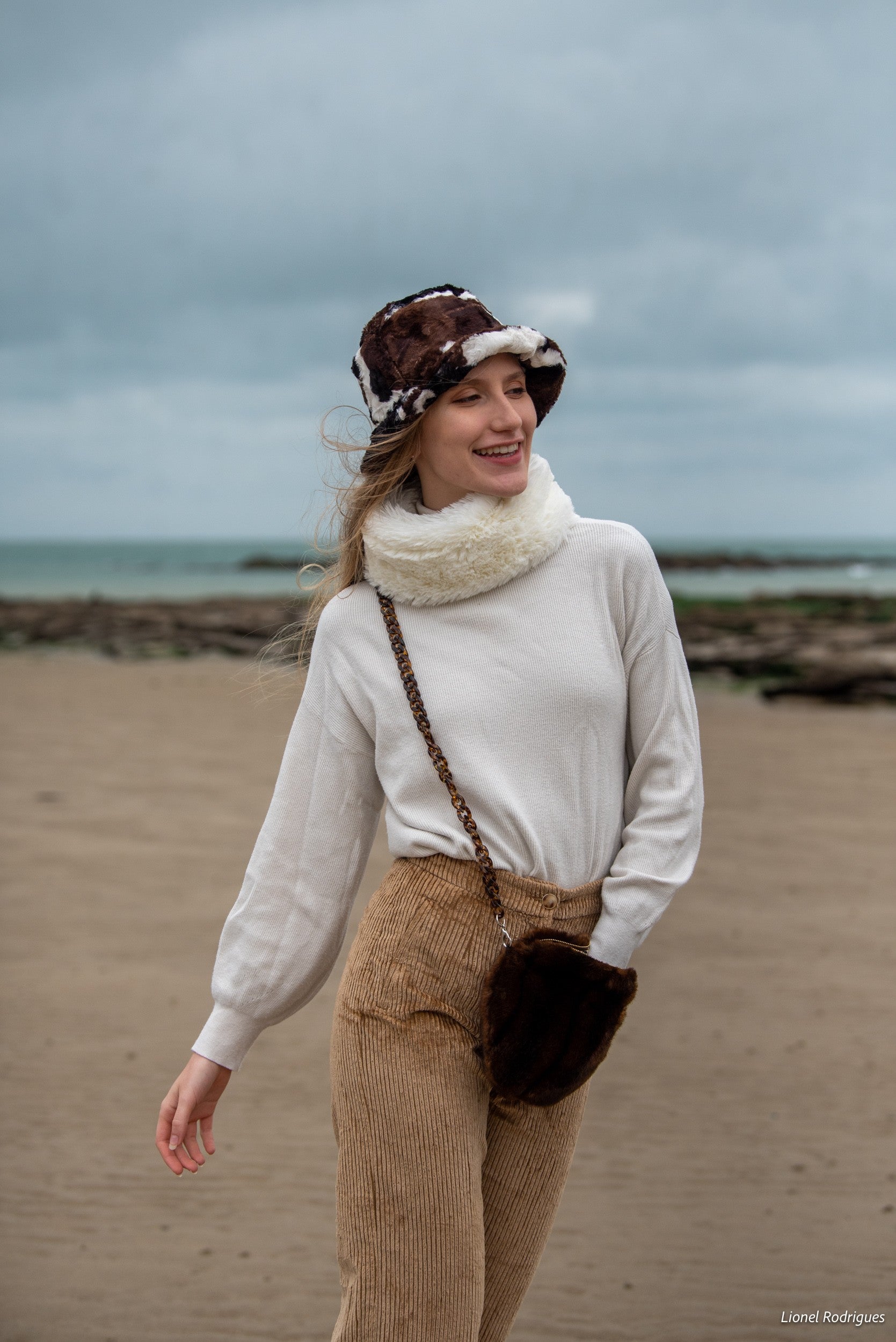 Sac rond Clara en fausse fourrure